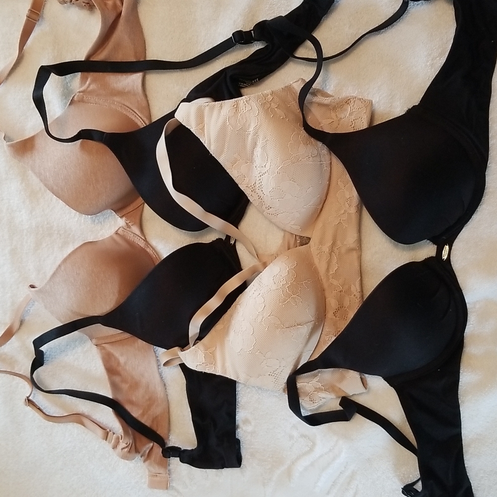 Victoria's secret bras size 32B